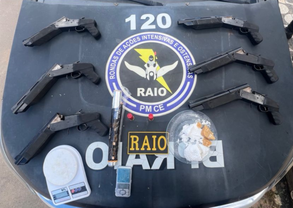Policiais militares apreendem seis espingardas artesanais e drogas em Juazeiro do Norte