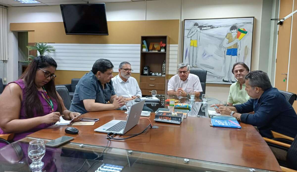 Logística do Porto Seco de Quixeramobim é tema de reunião na Seplag