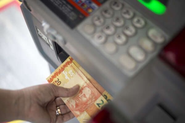 Primeira parcela do 13º salário será paga em 1º de julho e injetará mais de R$ 2 bilhões na economia do Estado