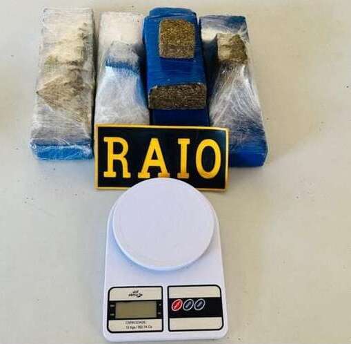 Casal é preso em flagrante pela PMCE em posse de 4 kg de maconha no Pici