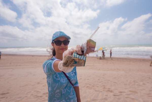 Cagece participa de Super Limpeza de Praia neste domingo (8), em Fortaleza