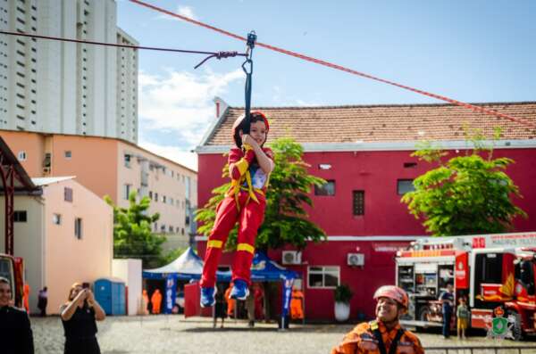 Quartel Central do CBMCE recebe centenas de visitantes em manhã de lazer