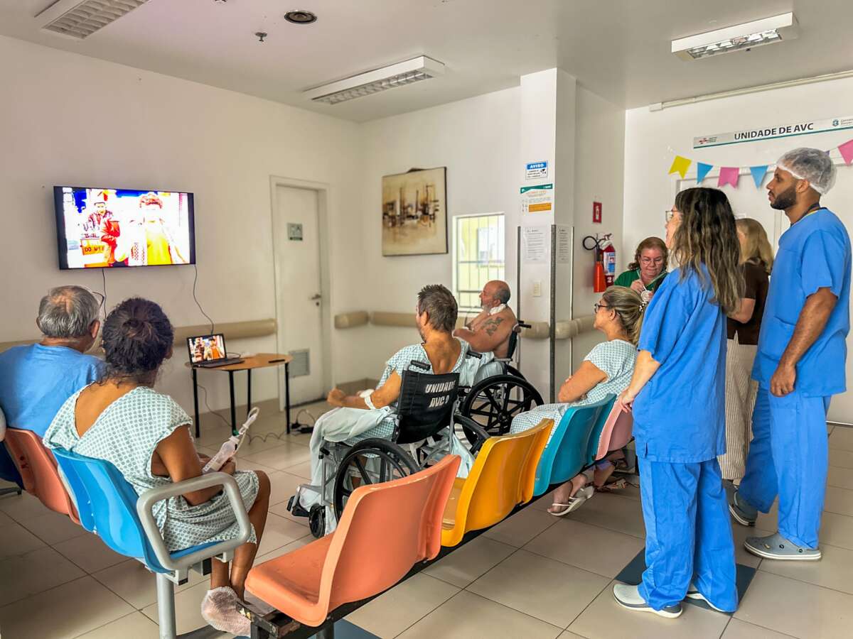 HGF promove sessão de cinema como parte da reabilitação de pacientes