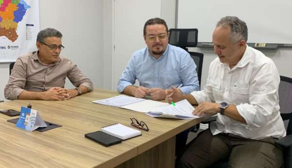 Centec e Imparh firmam parceria para ampliar oferta de cursos de línguas em Fortaleza