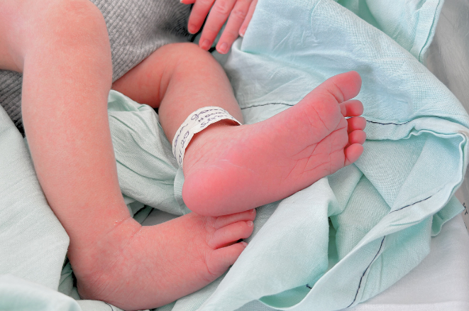 Picadinha que protege: teste do pezinho detecta doenças precocemente e evita sequelas graves