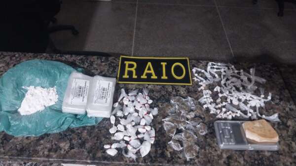 CPRaio apreende drogas e balança de precisão no bairro José Walter, em Fortaleza