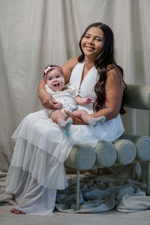 Mães e crianças internadas no Hias participam de ensaio fotográfico promovido por voluntários e profissionais de saúde