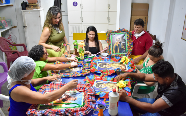 Oficina terapêutica com temática junina promove momentos de integração no Acolhimento Materno do Hospital César Cals
