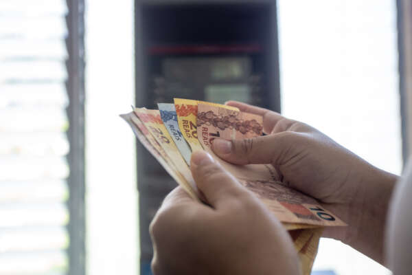 Governo do Ceará anuncia pagamento do 13º e antecipação da folha de dezembro