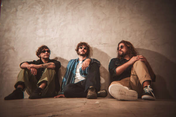 Cor dos Olhos apresenta show de estreia no Dragão do Mar com repertório do primeiro álbum homônimo