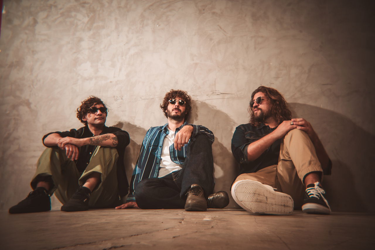 Cor dos Olhos apresenta show de estreia no Dragão do Mar com repertório do primeiro álbum homônimo