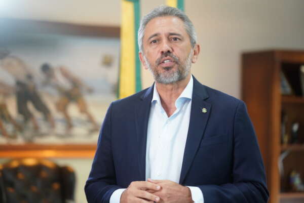 Governador Elmano de Freitas faz pronunciamento sobre impacto do “tarifaço” dos EUA