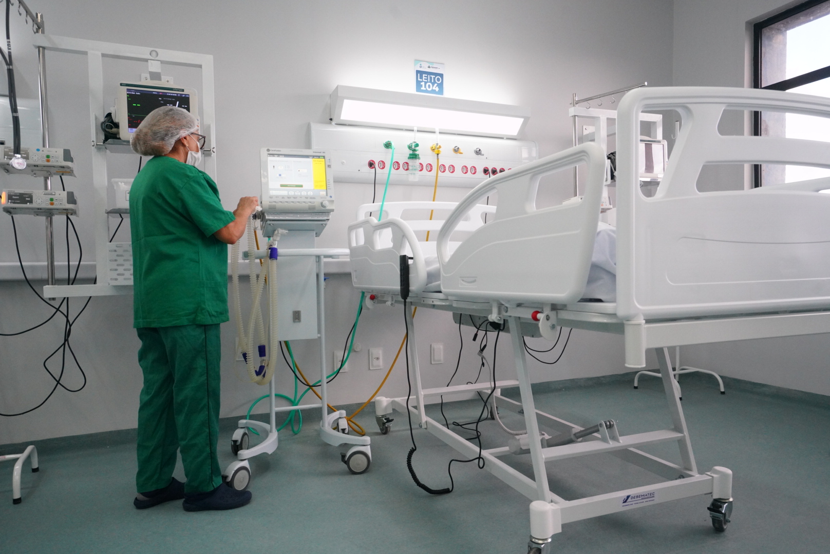 Reabertura de leitos no IJF: “Estamos em um esforço grande para melhorar a saúde de Fortaleza”, destaca Elmano de Freitas