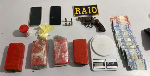 Homem é preso pela PMCE com arma de fogo e drogas na zona rural de Fortim