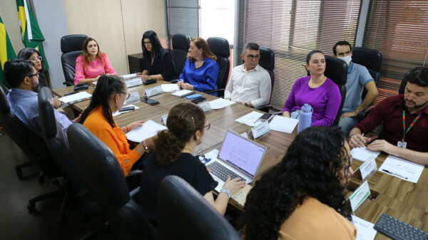 Gestão da Seduc avalia ações do semestre e debate estratégias de melhoria para a rede