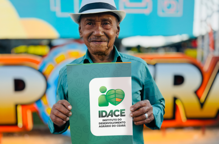 Governo do Ceará entrega mais de 800 papéis da terra, no Cariri, por meio do Idace