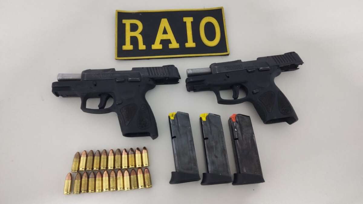 PMCE prende suspeita com duas armas de fogo no Vicente Pinzón