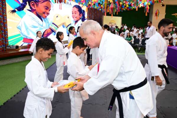 Cidade Mais Infância sedia celebração dos 15 anos dos CITS com cerimônia de troca de faixas no karatê
