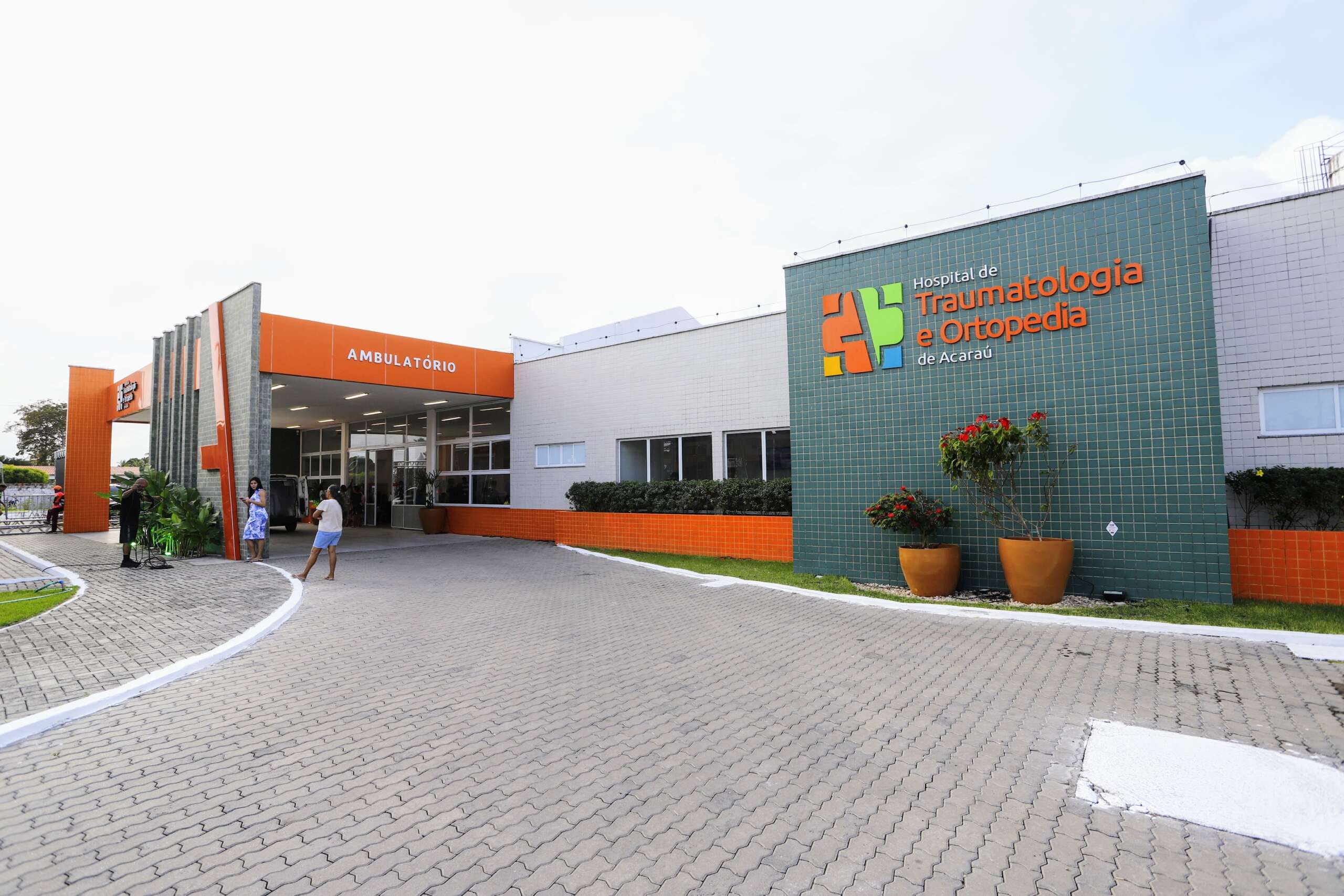 Com investimento estadual superior a R$ 11 milhões, população de Acaraú ganha hospital especializado em traumatologia e ortopedia