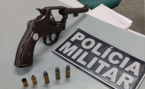 Polícia Militar captura suspeito em flagrante com arma de fogo em Itatira