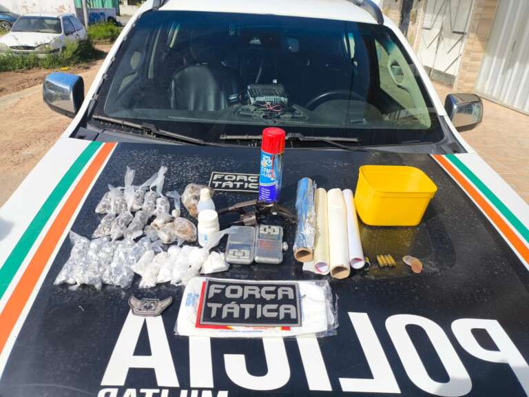 Ação de combate ao tráfico de drogas resulta na apreensão de arma, drogas e balanças no bairro Granja Lisboa