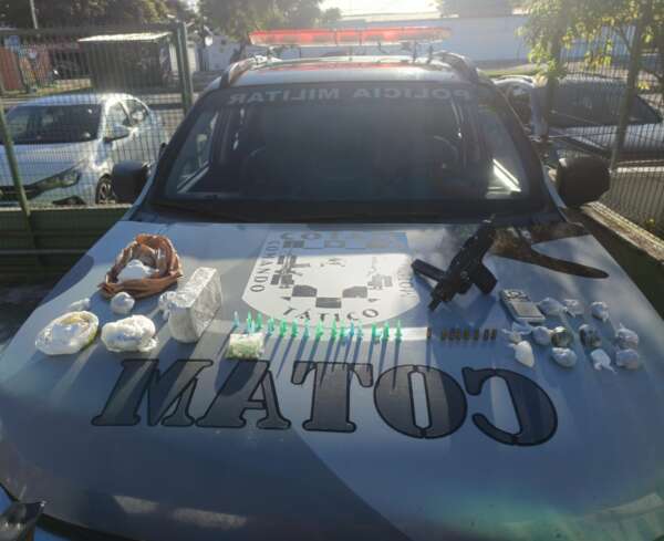 PMCE apreende submetralhadora artesanal e mais de 1 kg de drogas em Fortaleza