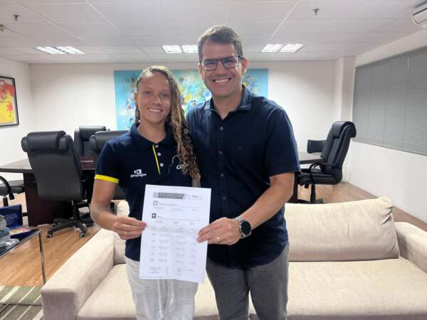 Sesporte concede passagens aéreas internacionais para atleta cearense de Surfe representar o Brasil