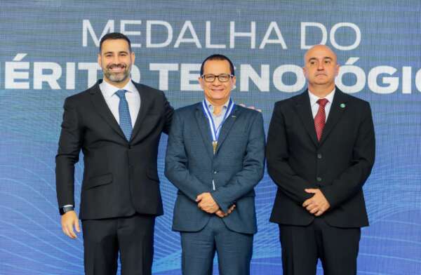 Presidente da Etice e ABEP-TIC é homenageado com a Medalha do Mérito Tecnológico no Rio de Janeiro