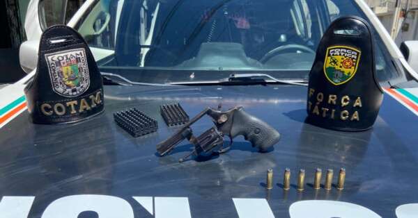 PMCE apreende arma de fogo e prende suspeito por posse ilegal e organização criminosa em Fortaleza