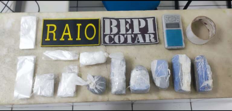Em Tamboril, CPRaio e BEPI da PMCE apreendem drogas e prendem suspeito
