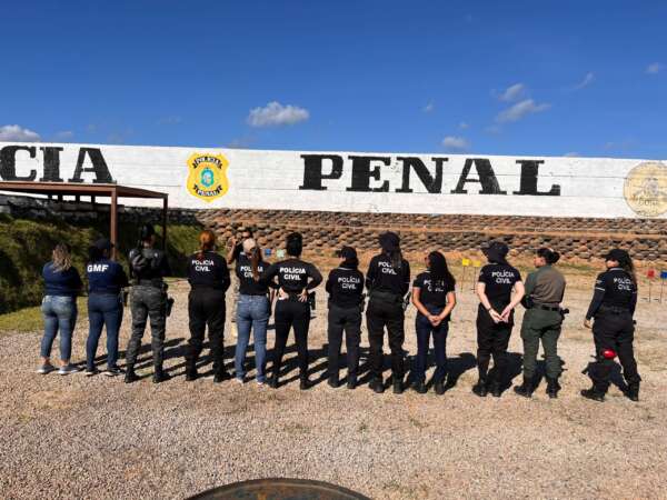 SAP promove treinamento de armamento e tiro para policiais mulheres das forças de segurança