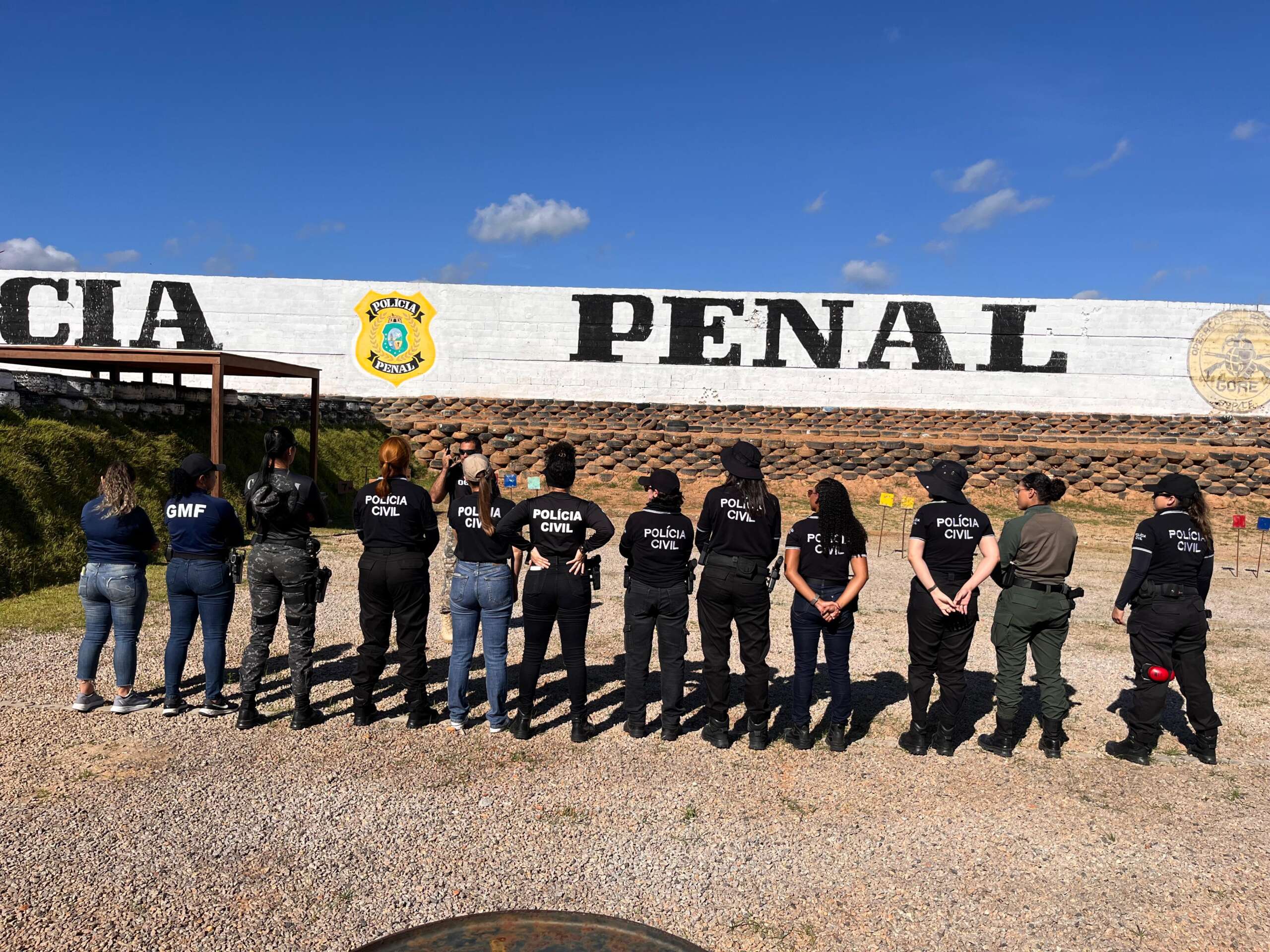 SAP promove treinamento de armamento e tiro para policiais mulheres das forças de segurança