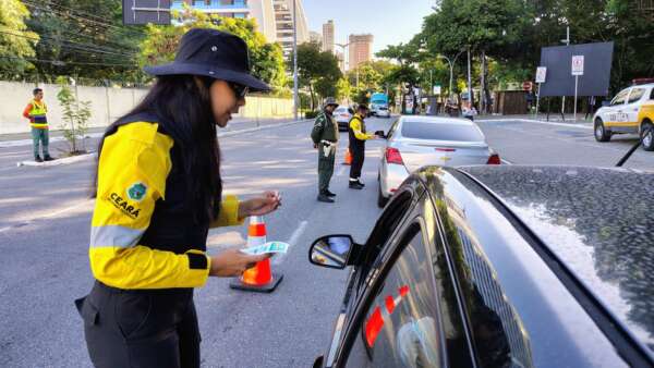 Detran, BPRE e AMC realizam blitz educativa alusiva ao Dia do Motorista