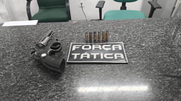 PMCE prende homem por porte ilegal de arma em Russas