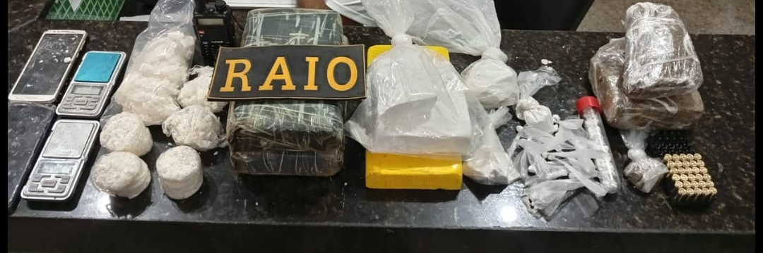 Polícia Militar prende dois suspeitos e apreende mais de 5 kg de drogas no bairro Jacarecanga