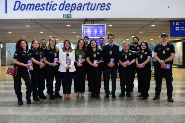 PCCE promove campanha de conscientização sobre violência contra a mulher no Aeroporto de Fortaleza