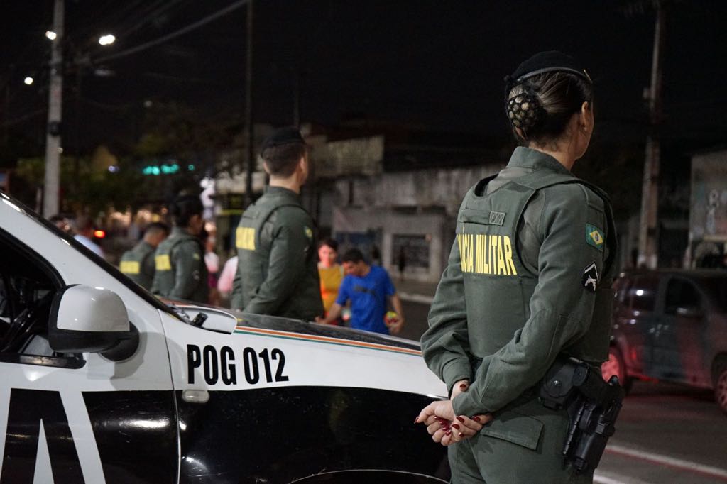 PMCE frustra roubo em andamento e captura dupla suspeita na Cidade dos Funcionários