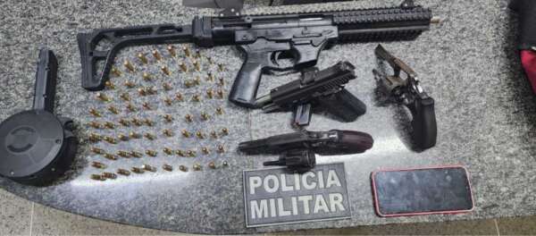 PMCE apreende quatro armas de fogo e prende suspeito por porte ilegal em Jucás