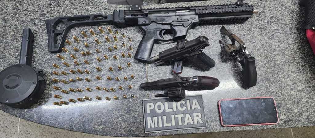 PMCE apreende quatro armas de fogo e prende suspeito por porte ilegal em Jucás