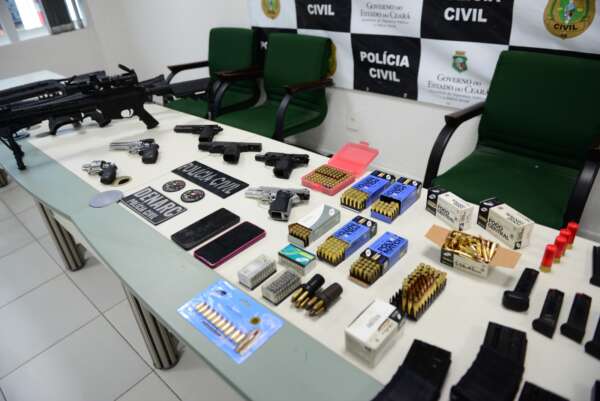 Investigação da PCCE prende três suspeitos e apreende 13 armas fogo