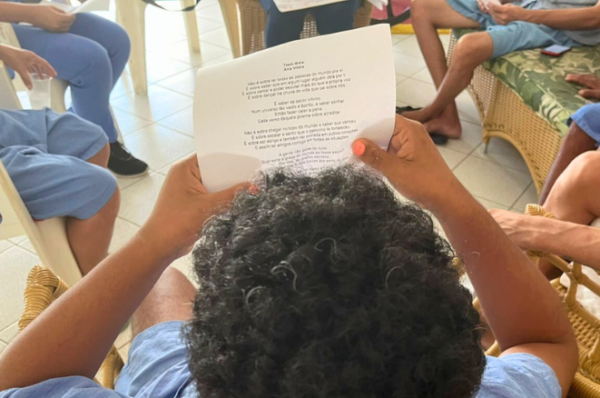 Atividades com música integram rotina de tratamento dos pacientes da Casa de Cuidados do Ceará