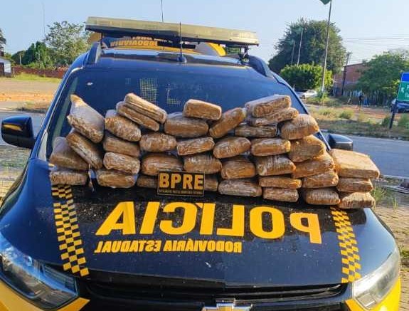PMCE e PRF apreendem quase 40 kg de maconha durante abordagem em Paracuru