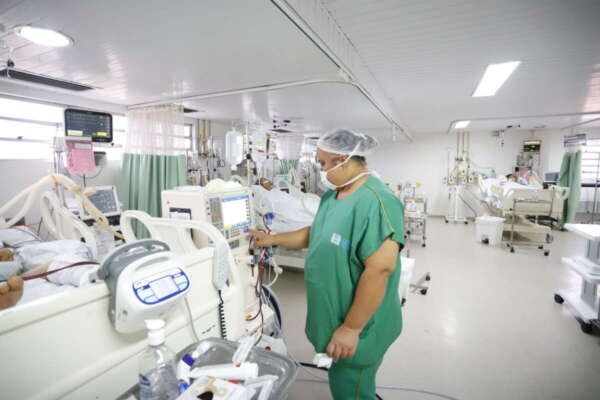 Hospital Geral Dr. Waldemar Alcântara fortalece humanização no cuidado ao pacientes da UTI com auxílio da Psicologia