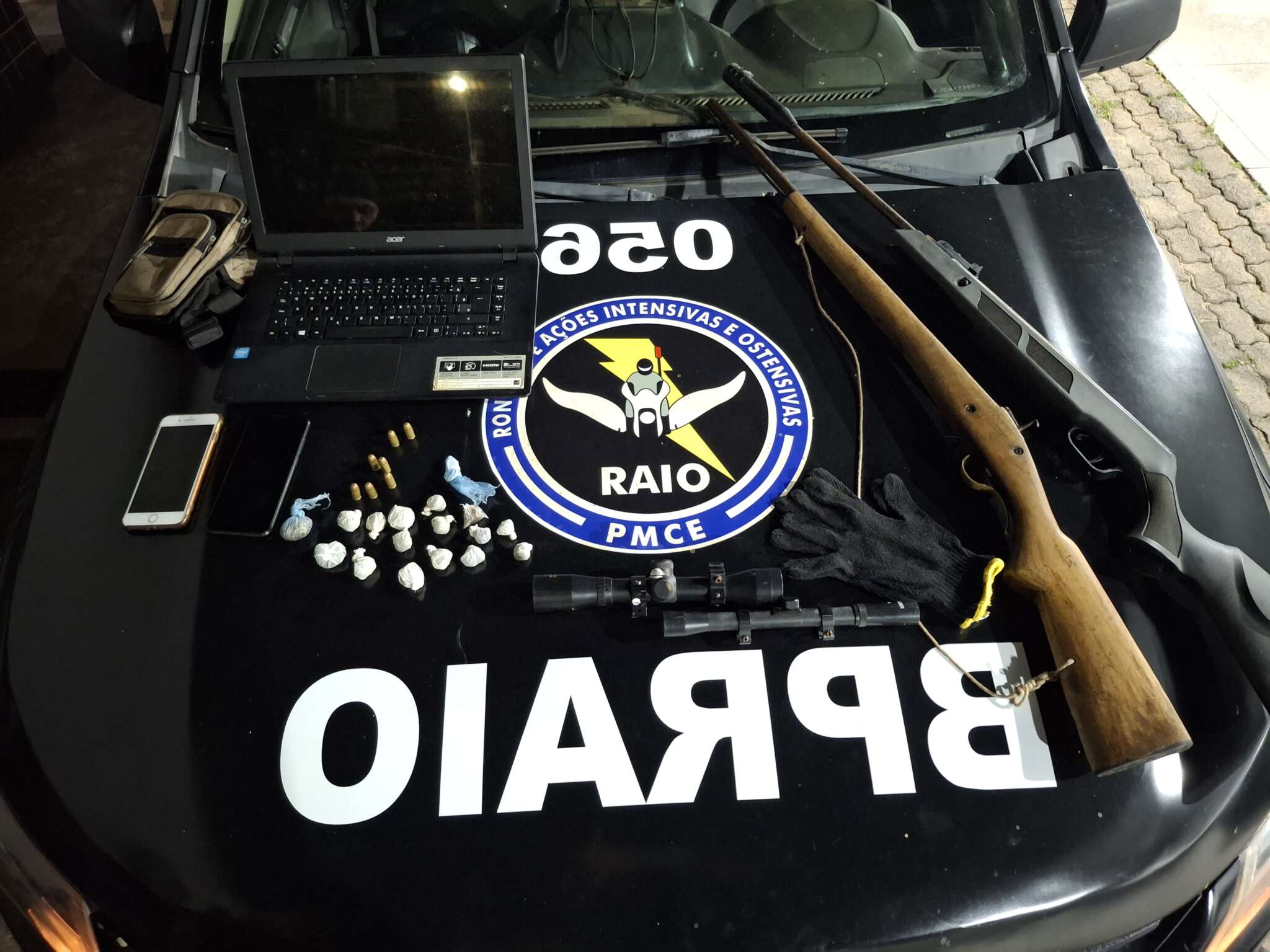 Suspeito de roubo é preso com armas, drogas, motos e eletrônicos em Ibiapina