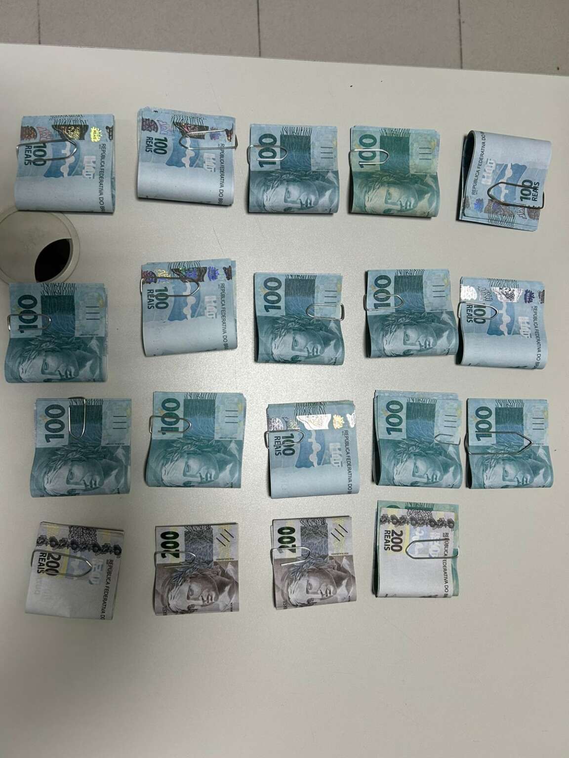 BPRE da PMCE apreende mais de R$ 18 mil em cédulas falsas e prende homem durante abordagem em Caucaia