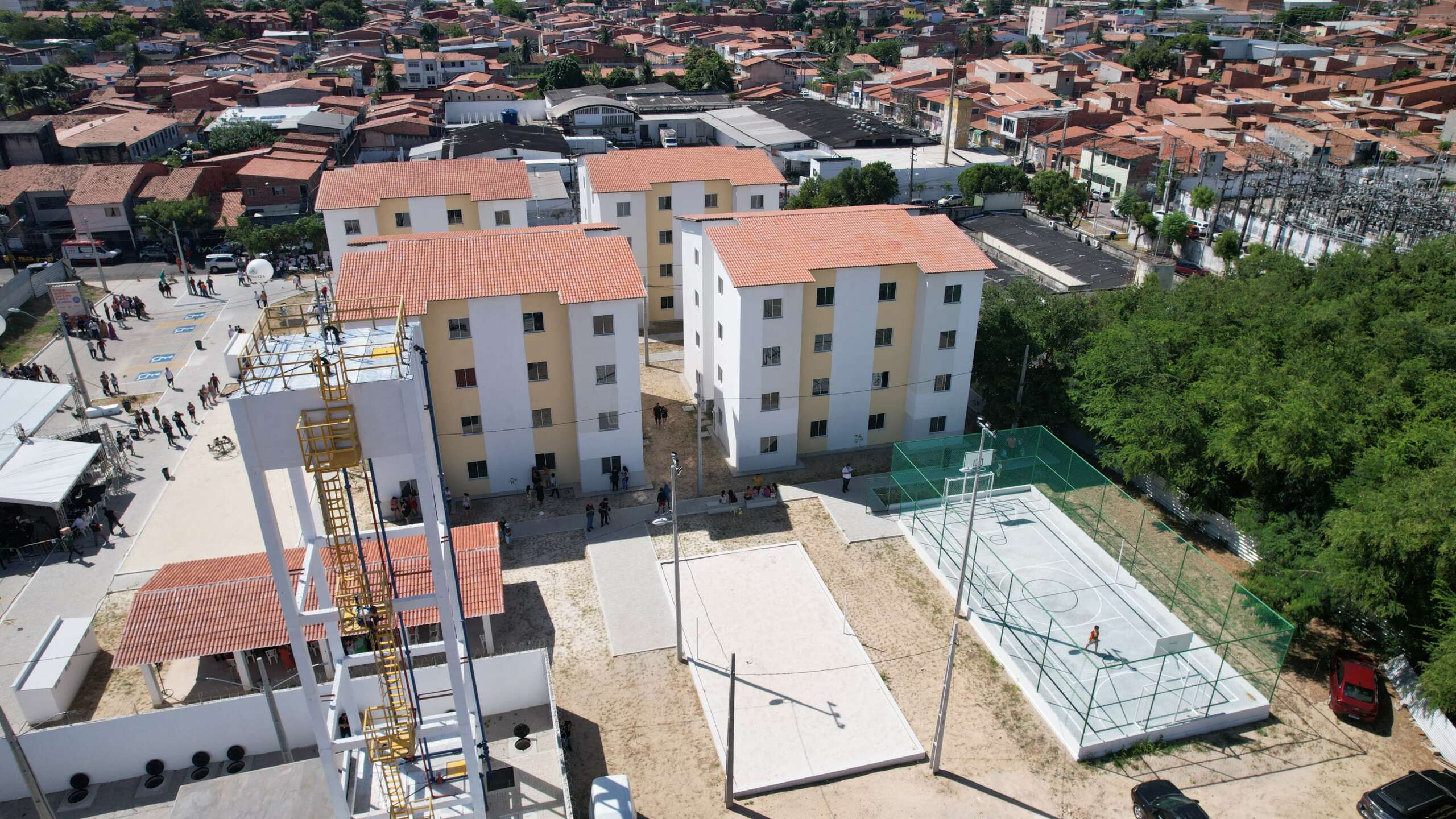 ”Momento de conquista”: 64 famílias realizam o sonho da casa própria em Fortaleza