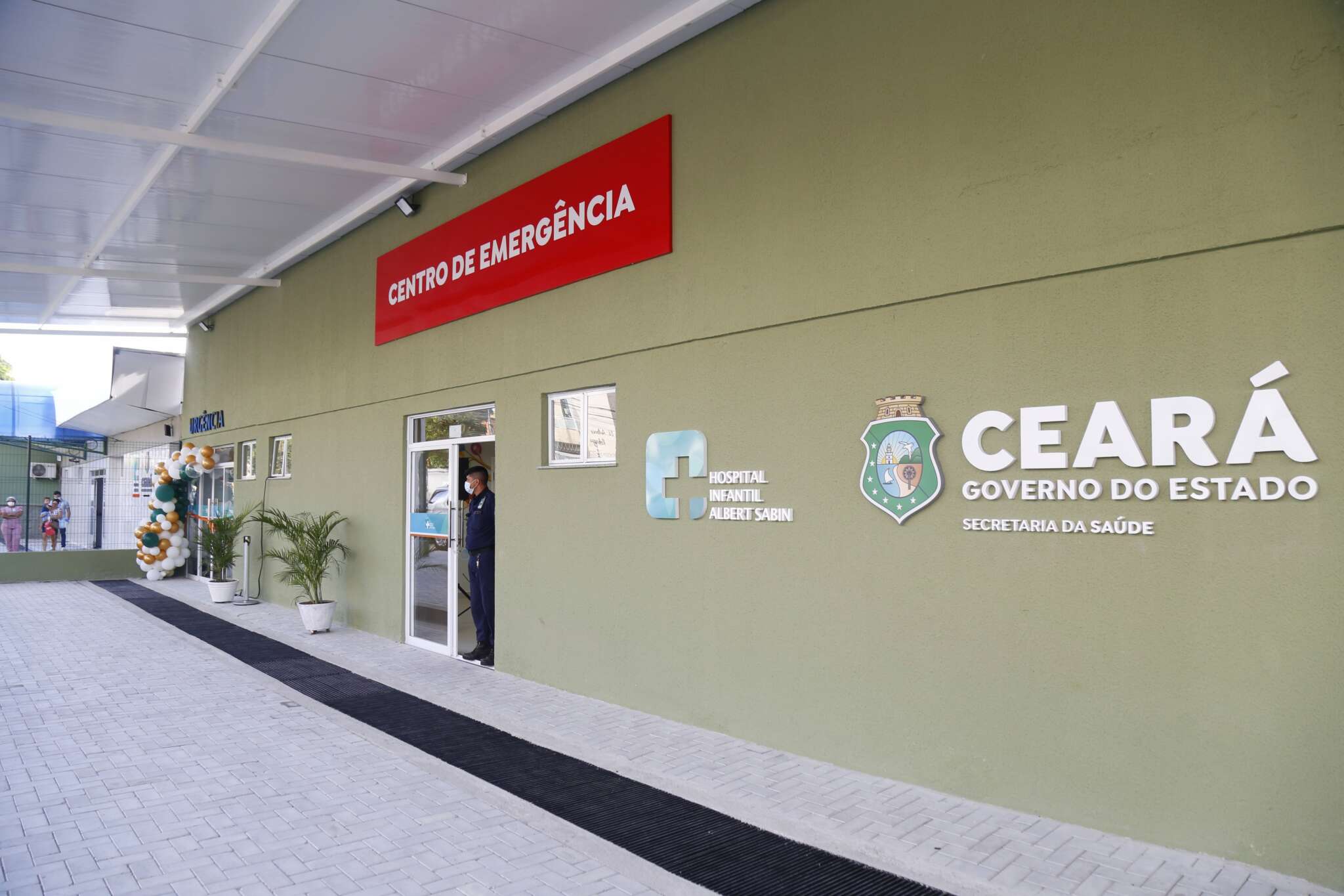 Mais de 100 prédios e equipamentos públicos do Ceará já consomem energia limpa e de menor custo