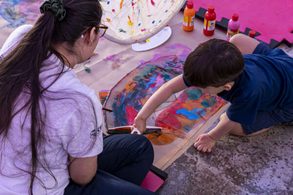 Pinacoteca do Ceará oferece visitas temáticas e ateliê sensorial para crianças neurodivergentes