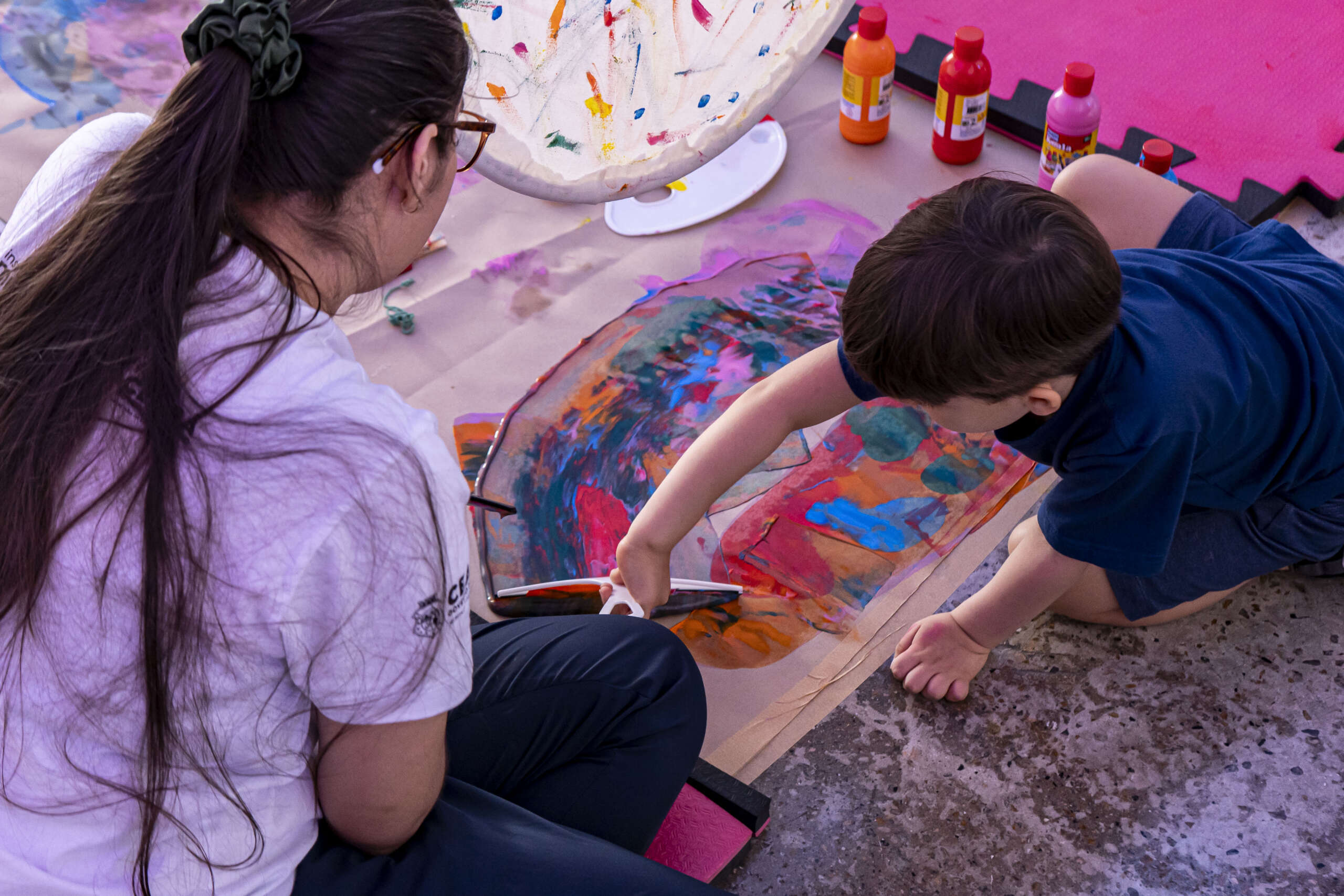 Pinacoteca do Ceará oferece visitas temáticas e ateliê sensorial para crianças neurodivergentes