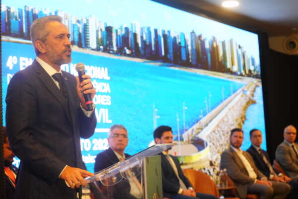 Governador Elmano de Freitas participa de encontro nacional de chefes das polícias Civis e destaca fortalecimento de ações conjuntas